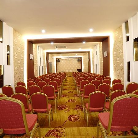 Green Rose Hotel Batam Buitenkant foto