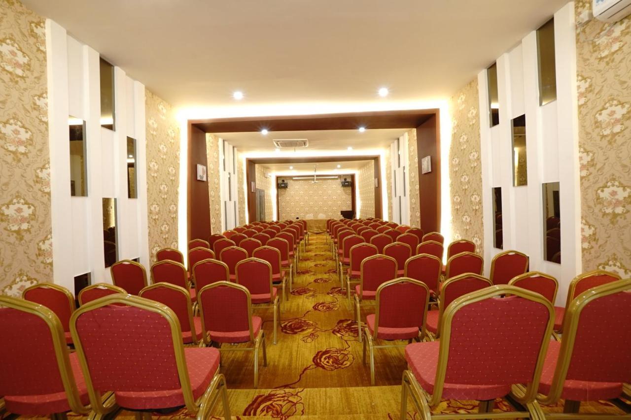Green Rose Hotel Batam Buitenkant foto